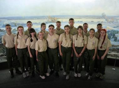 Курсанты Центра «ВОИН» из шести регионов поздравили россиян с Днём молодёжи