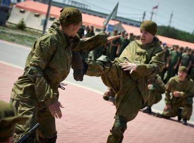 Курсанты Центра «ВОИН» из шести регионов поздравили россиян с Днём молодёжи