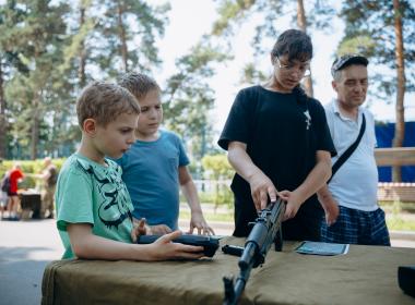 Жители Хабаровска прошли «Тропу воина» в День ветерана боевых действий