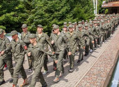 Директор Центра «ВОИН» и директор ВДЦ «Океан» открыли межрегиональную смену «Время юных героев» на Дальнем Востоке