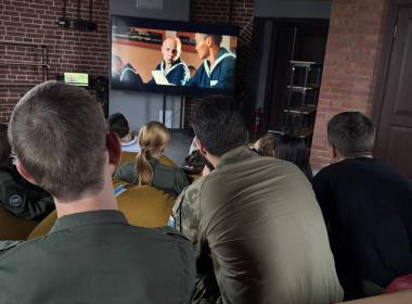 Более 1120 курсантов Центра «ВОИН» посмотрели фильм «9 секунд» о подвиге Героя России Алдара Цыденжапова