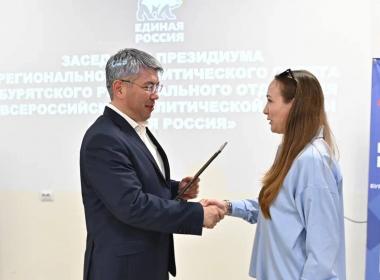 Глава Бурятии отметил сотрудника регионального филиала Центра «ВОИН»
