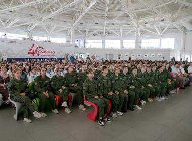 Директор Центра «ВОИН» Дмитрий Шевченко и директор ВДЦ «Смена» Игорь Журавлев открыли «Время юных героев» в Анапе