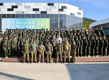 Директор Центра «ВОИН» Дмитрий Шевченко и директор ВДЦ «Смена» Игорь Журавлев открыли «Время юных героев» в Анапе