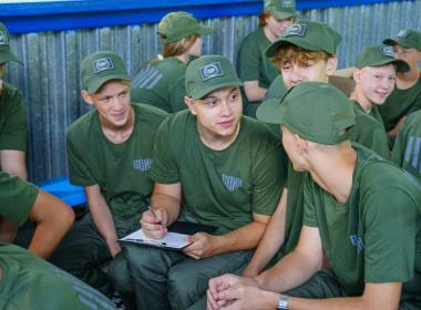 На смене «Время юных героев» прошло интерактивное занятие, посвящённое государственным символам России