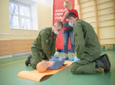 Курсанты Центра «ВОИН» показали, как правильно оказывать первую помощь