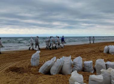 Курсанты Центра «ВОИН» ликвидируют последствия экологической катастрофы в Анапе