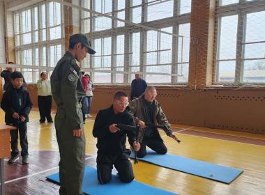 Курсанты Центра «ВОИН» провели мастер-классы для родителей и сразились с ними в лазертаг